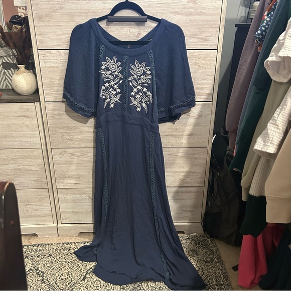 Elegant Blue Embroidered Maxi Dress - Picture 1 of 5